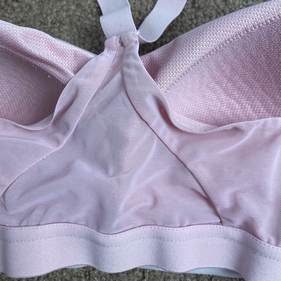 Lightweight by Victoria’s Secret Sports Bra 34C - Picture 5 of 14